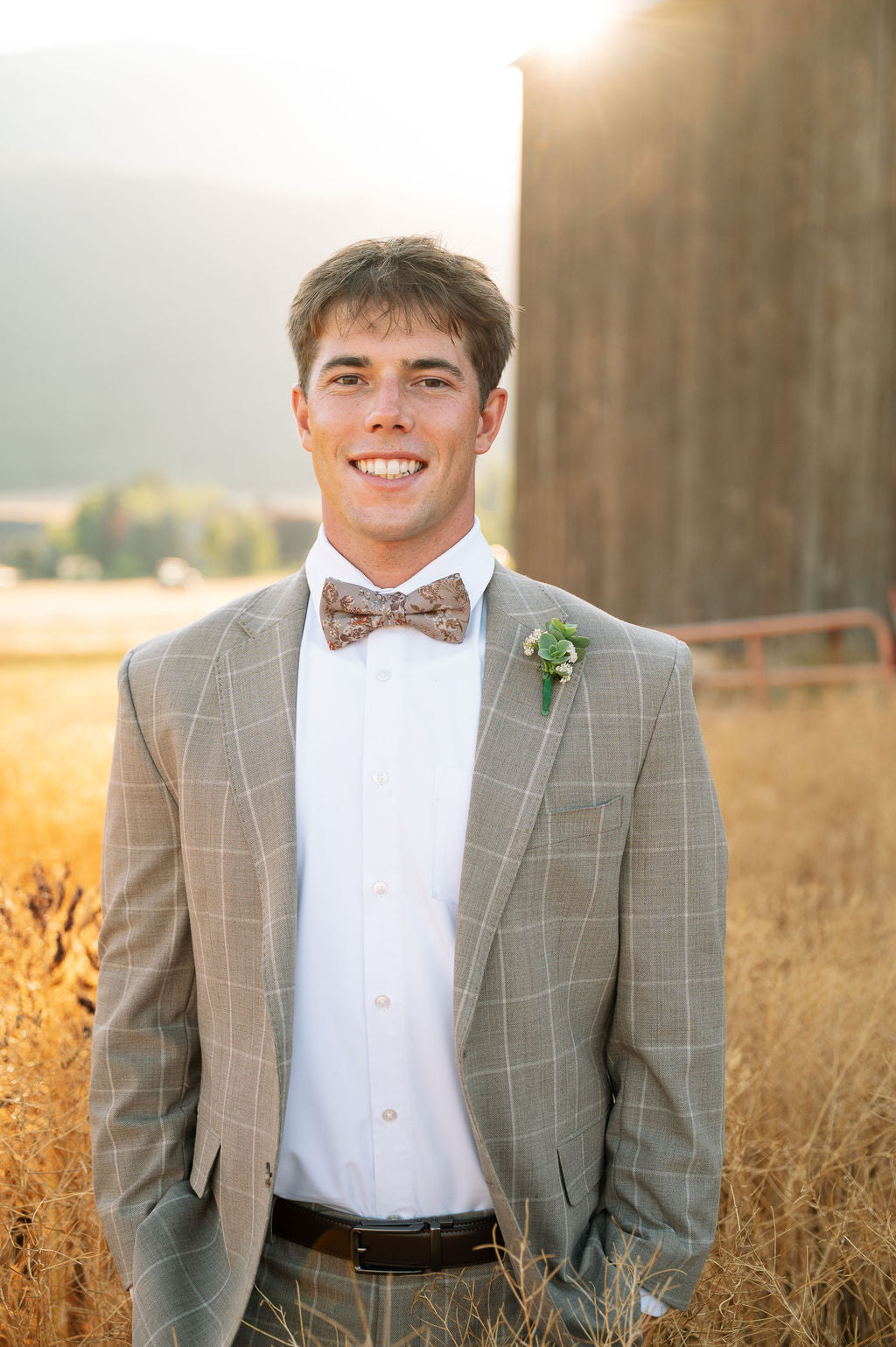 Briar Rose - Men's Pre-tied Bow Tie