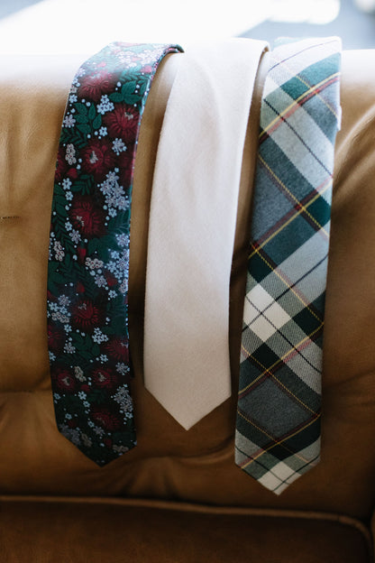 Dashing Floral Mens Tie